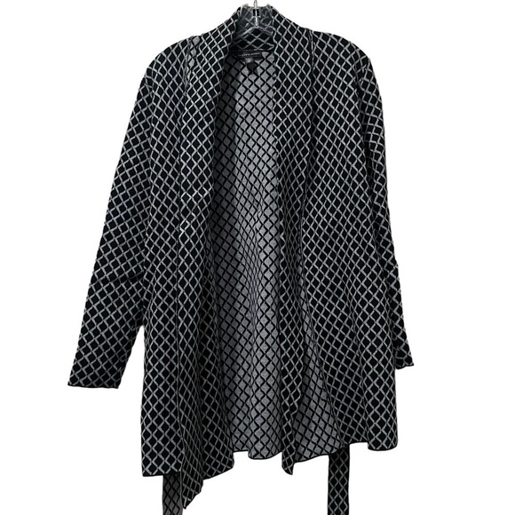 Saks Fifth Avenue Medium Black and White Geo Print Cotton Blend Sweater Y1 - Picture 2 of 5